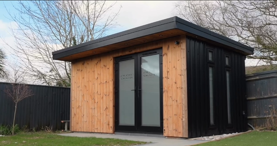 The Glow Hut — spray tan studio in Eastleigh, Hampshire